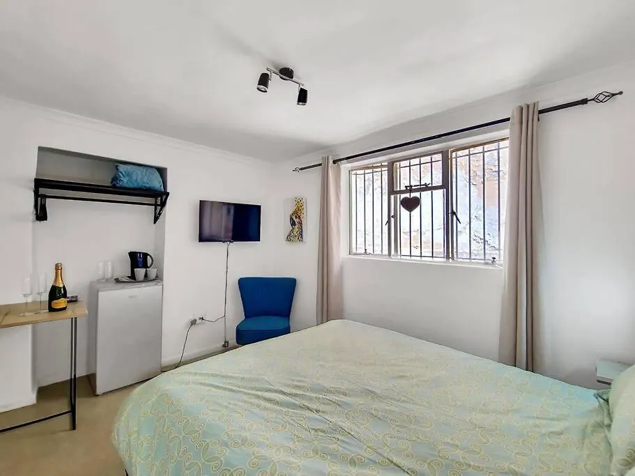 Inn Cosy B&B At The Foothills Of Table Mountain-Secure Cape Town South Africa