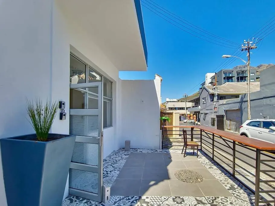 Cosy B&B At The Foothills Of Table Mountain-Secure Cape Town