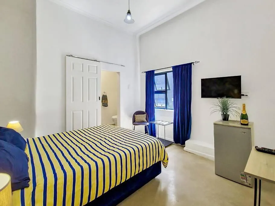Cosy B&B At The Foothills Of Table Mountain-Secure Cape Town Inn